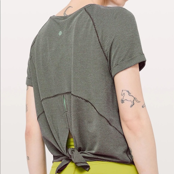 NWOT Lululemon Open Up Tie Back Tee Heathered Camo Green - Picture 6 of 6